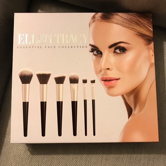 New. Ellen Tracy brush collection. - Picture 1 of 3